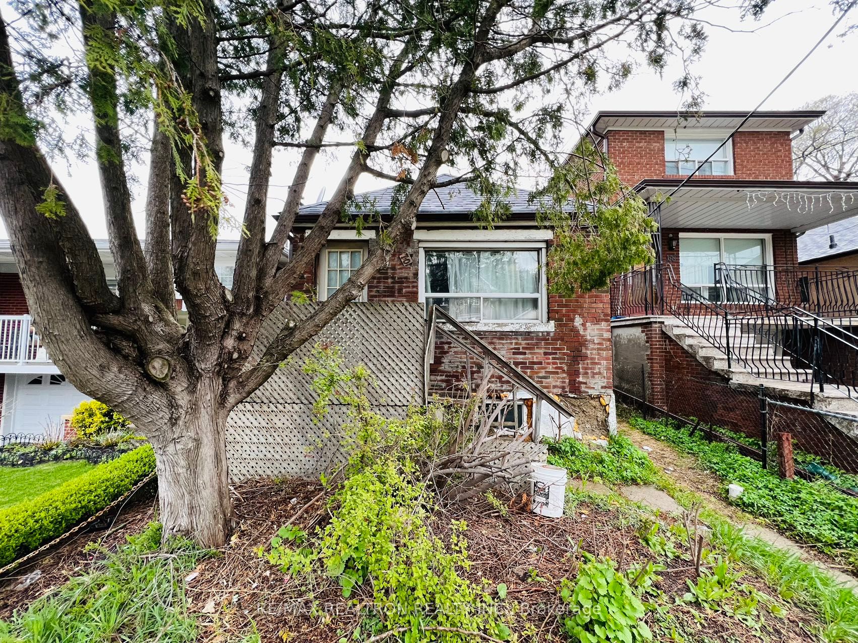 70 Dunraven Dr