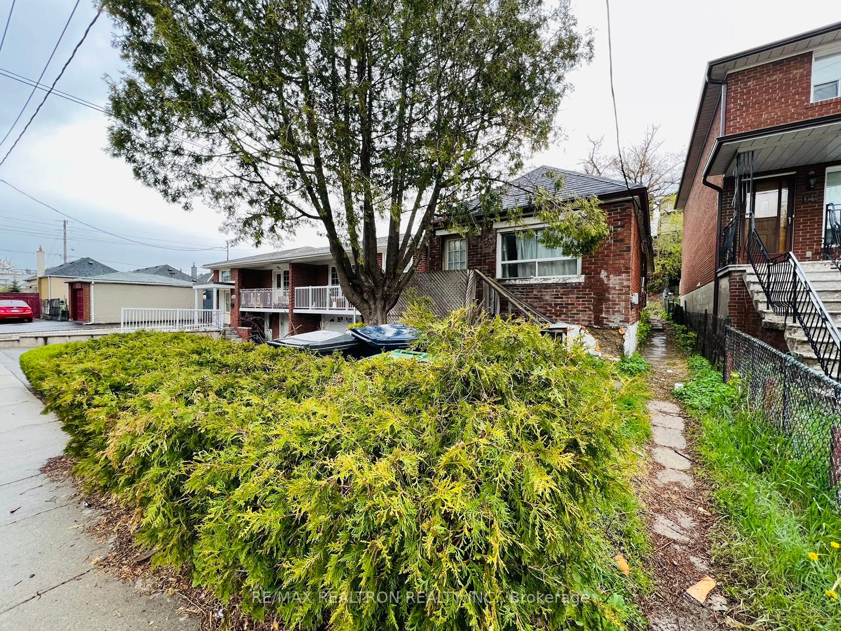 70 Dunraven Dr