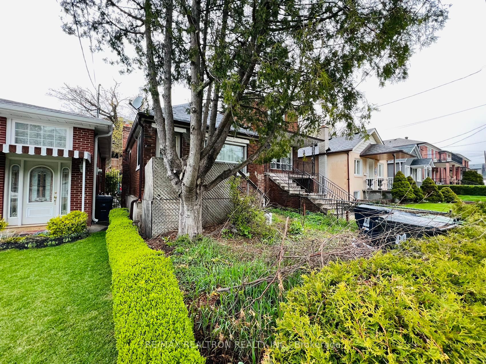 70 Dunraven Dr