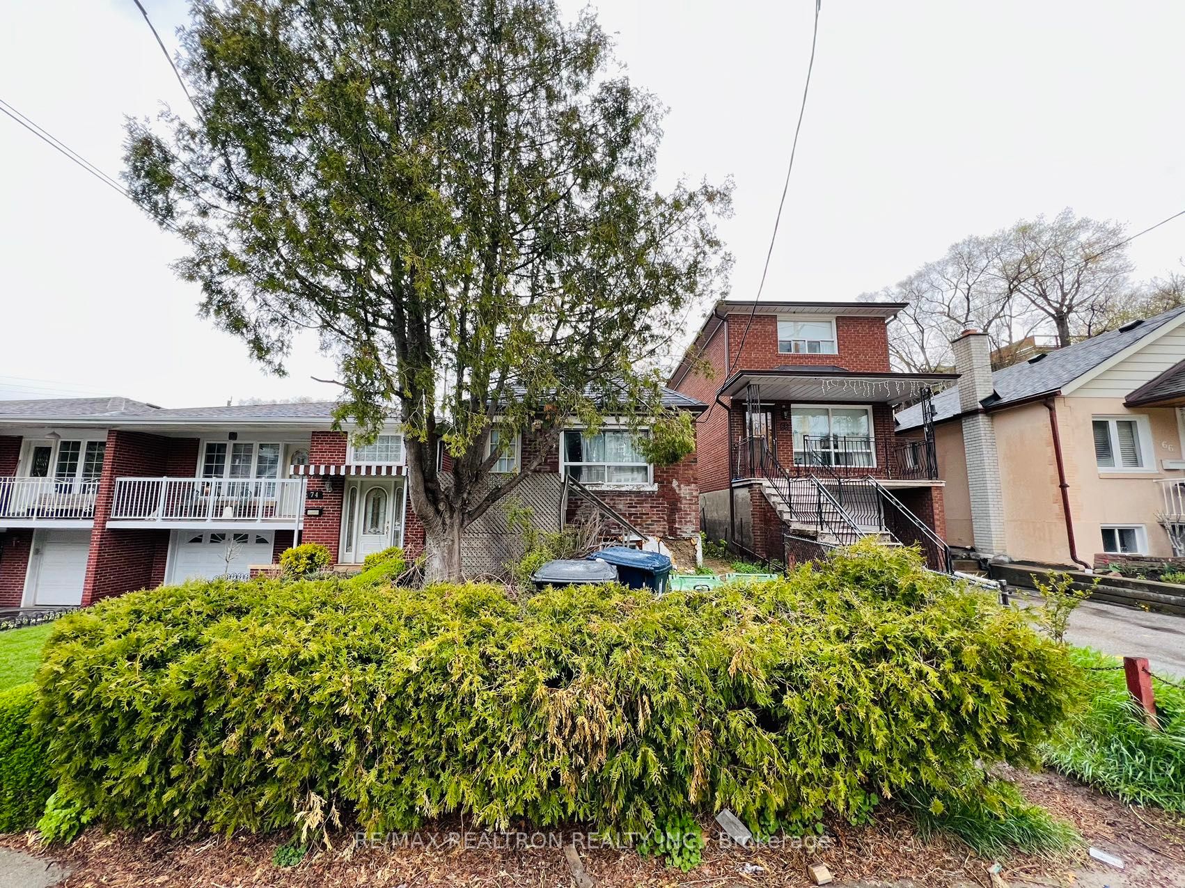 70 Dunraven Dr