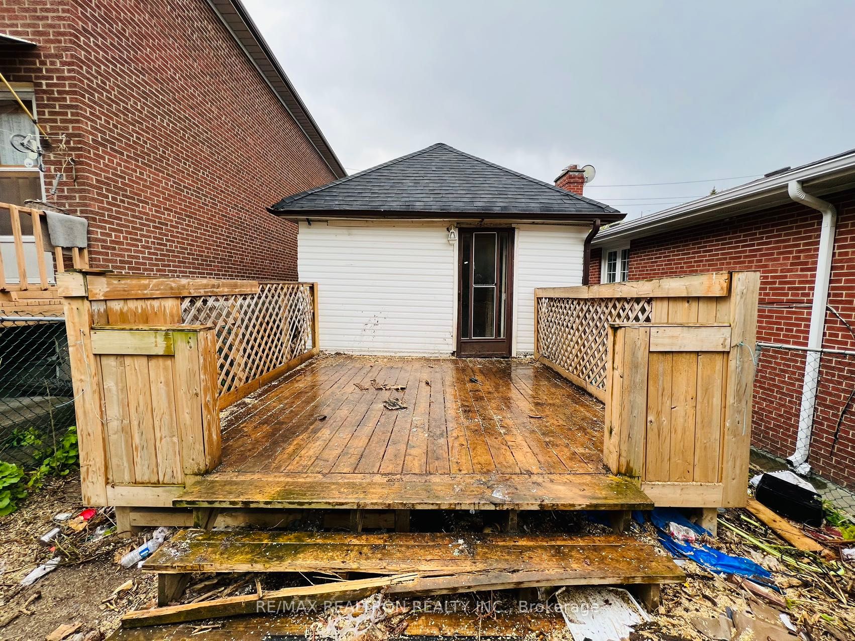 70 Dunraven Dr