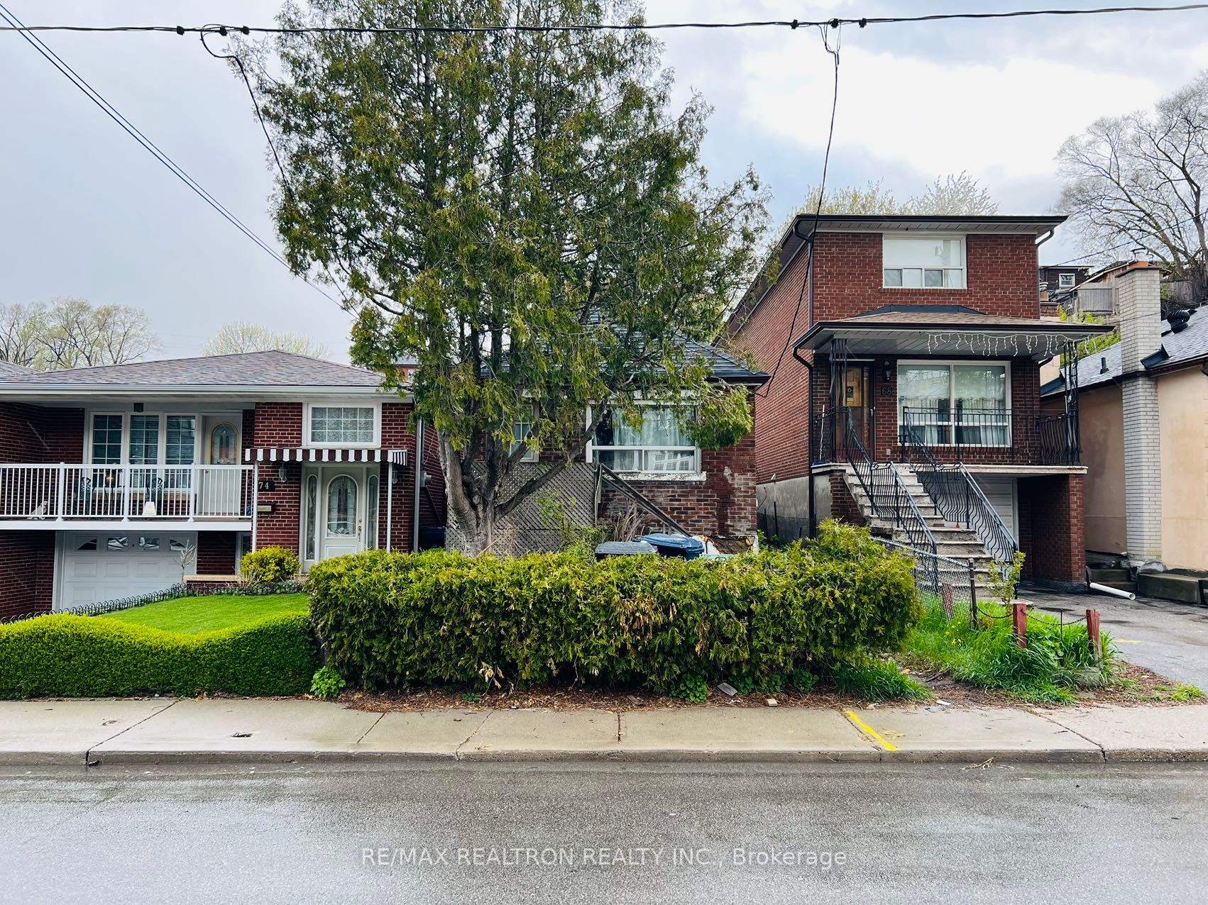 70 Dunraven Dr