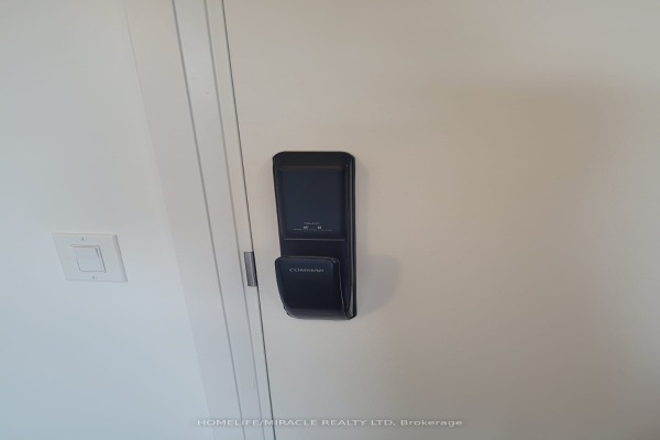 95 Dundas St W, Oakville