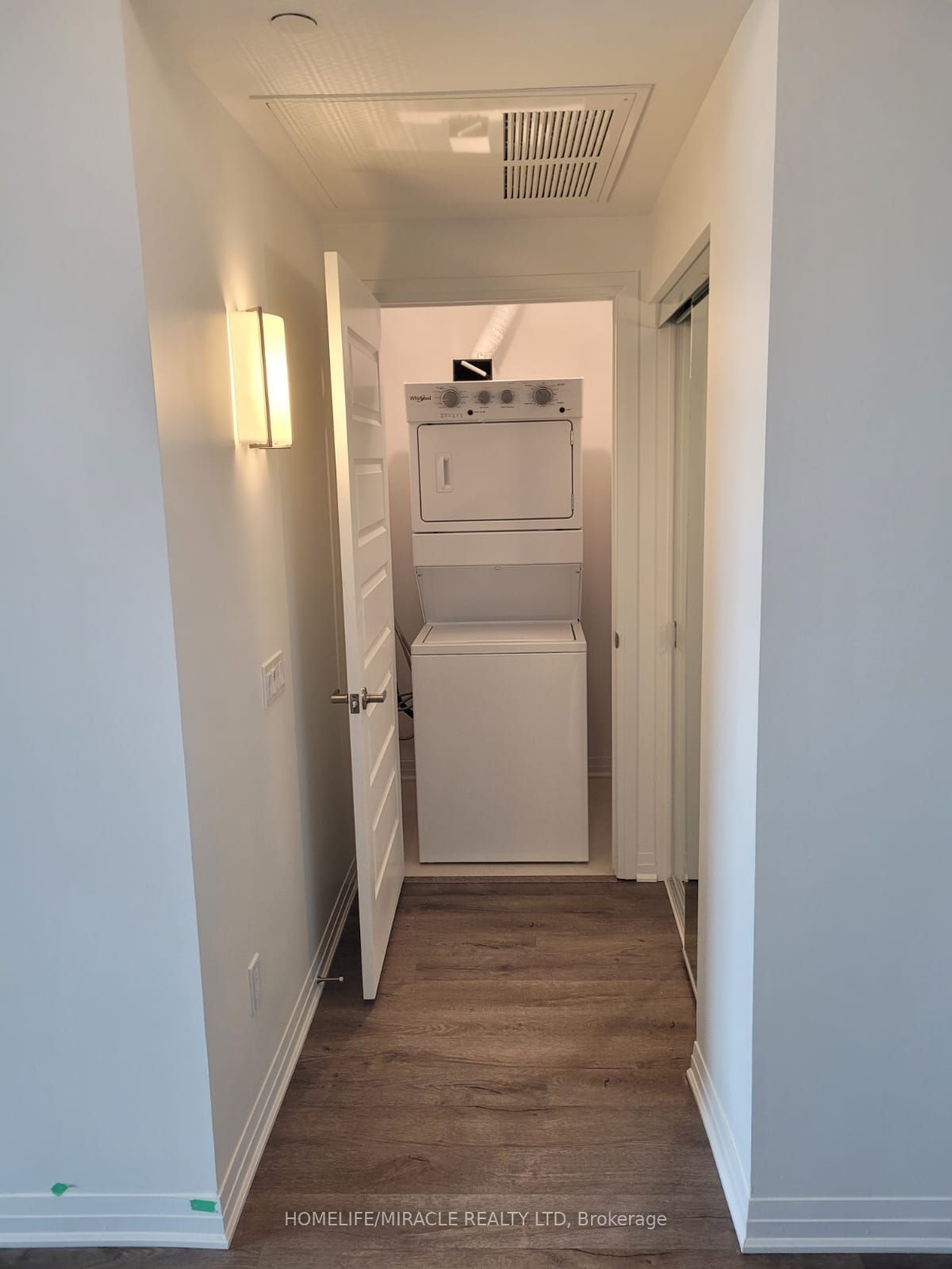 95 Dundas St W, #421