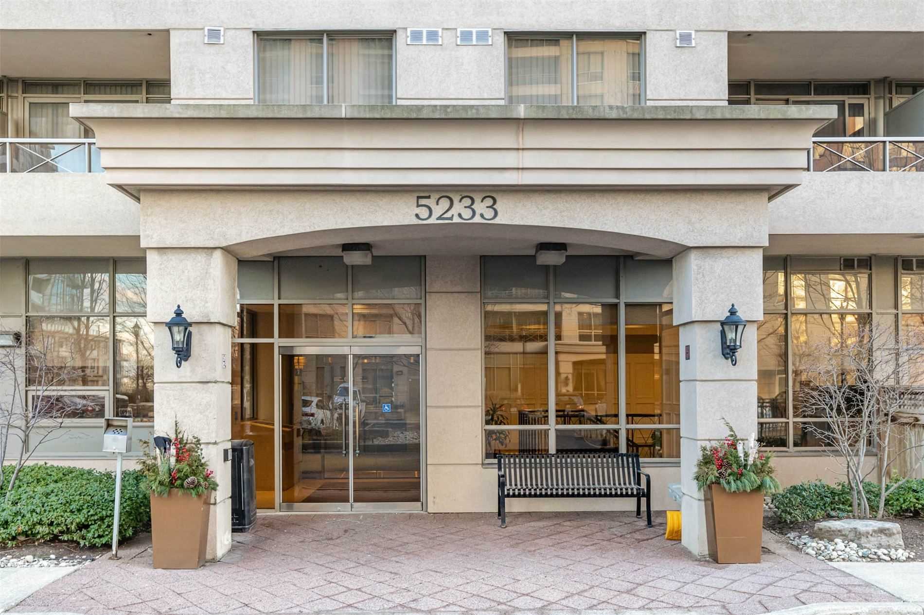 5233 Dundas St W, #720