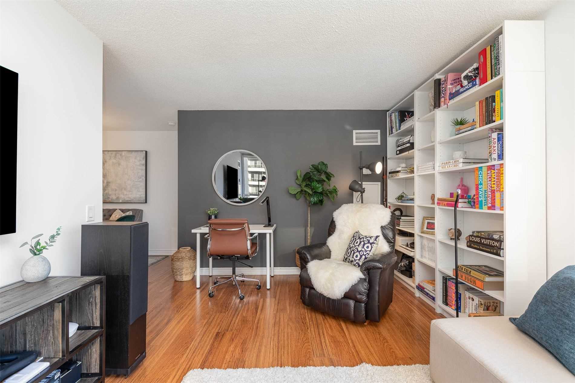 5233 Dundas St W, #720