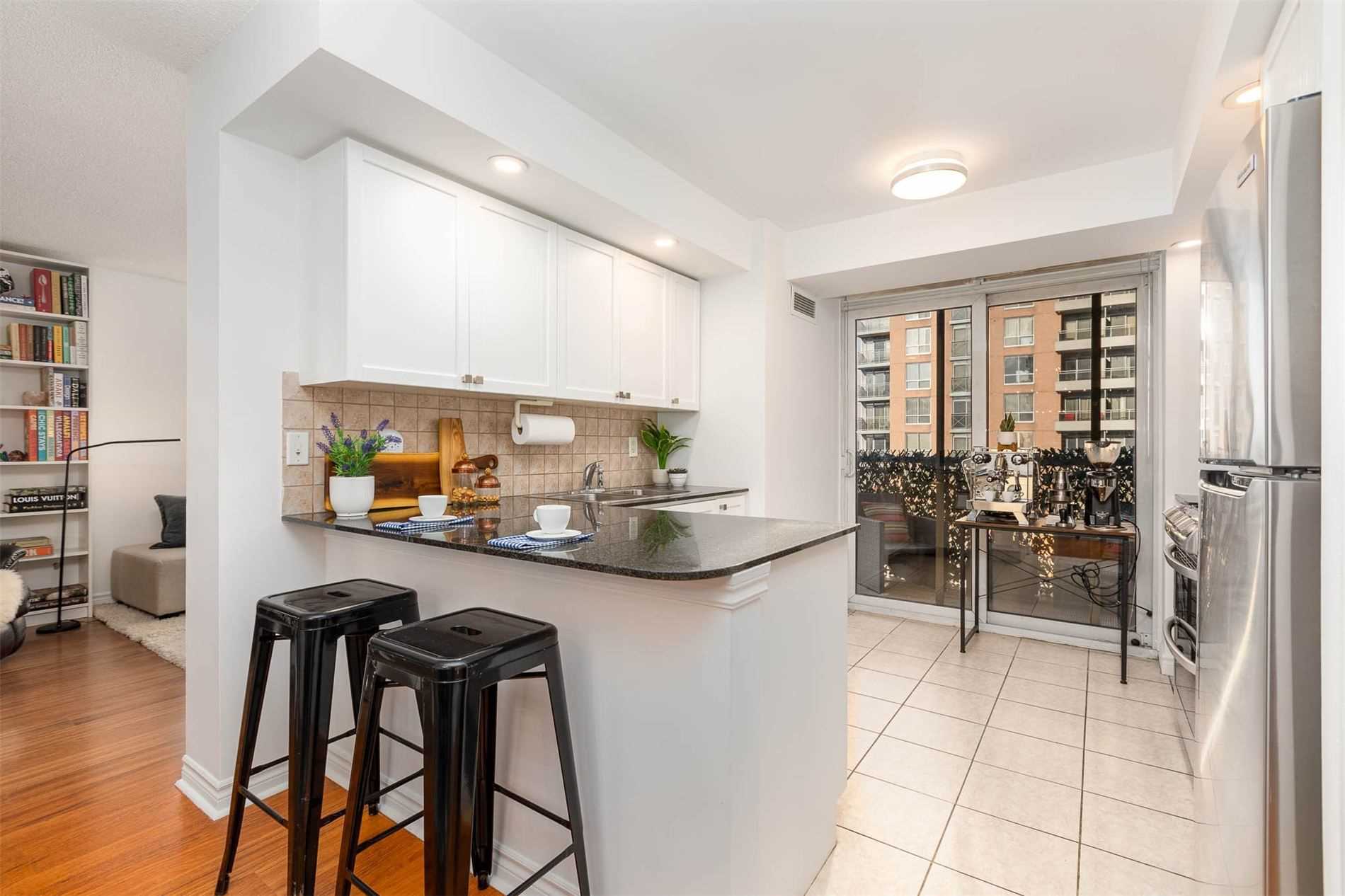 5233 Dundas St W, #720