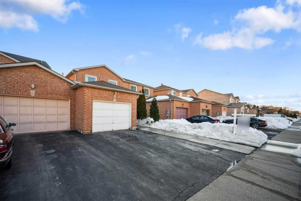 56 Cutters Cres, Brampton