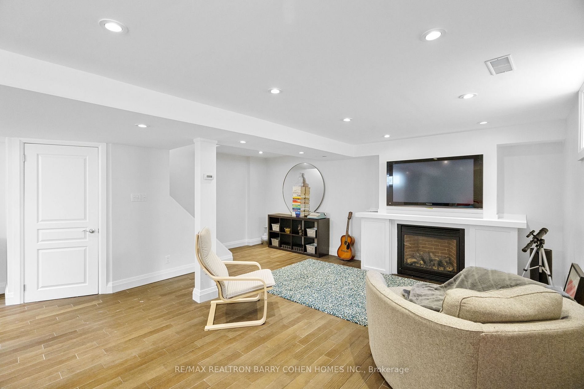 2130 Jenner Court