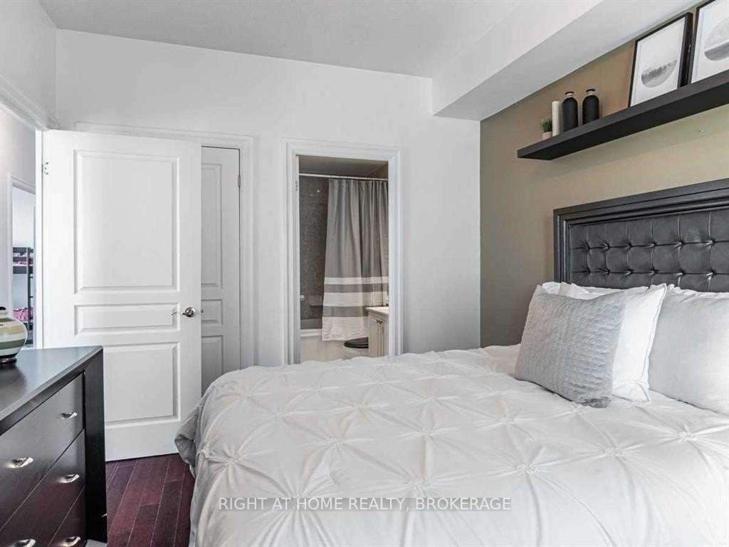 2087 Lake Shore Blvd W, #207