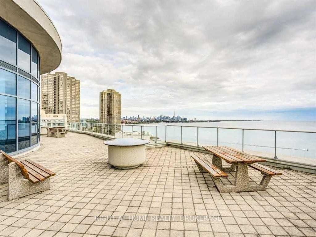 2087 Lake Shore Blvd W, #207