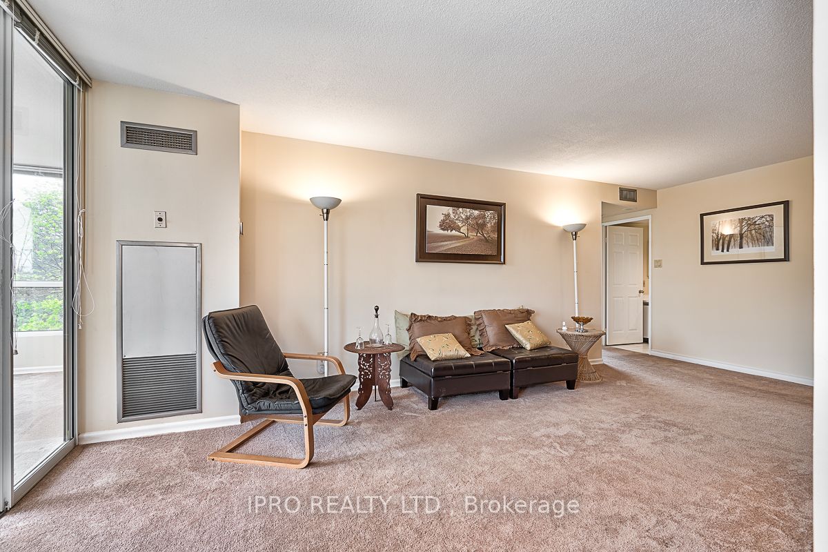 Listing W5949508 - Large Photo # 3