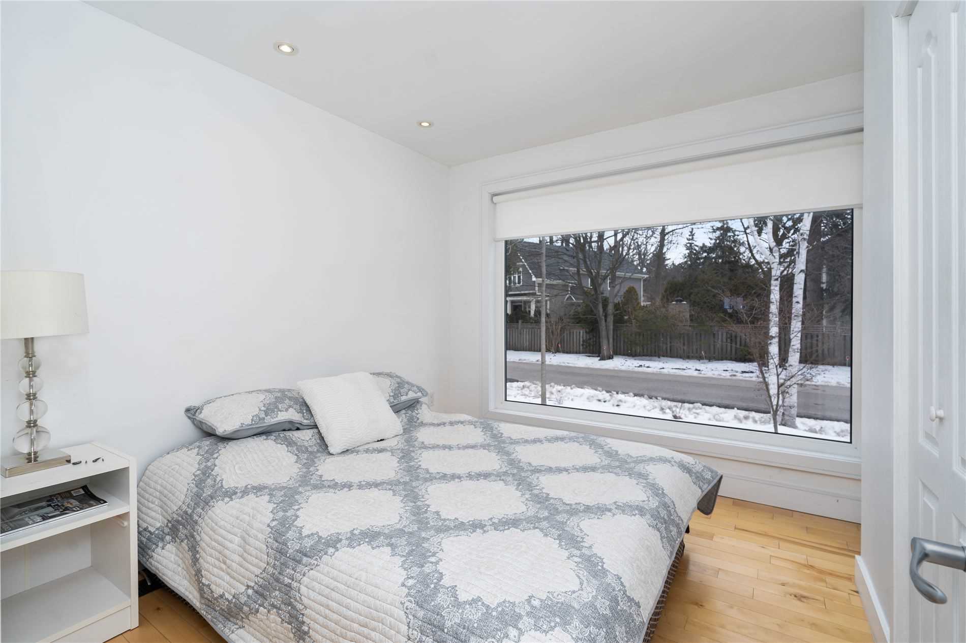 105 Mineola Rd W