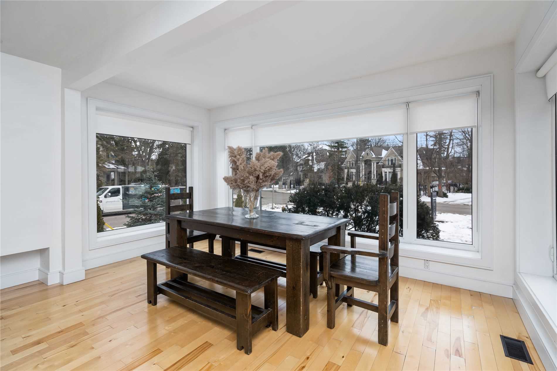105 Mineola Rd W