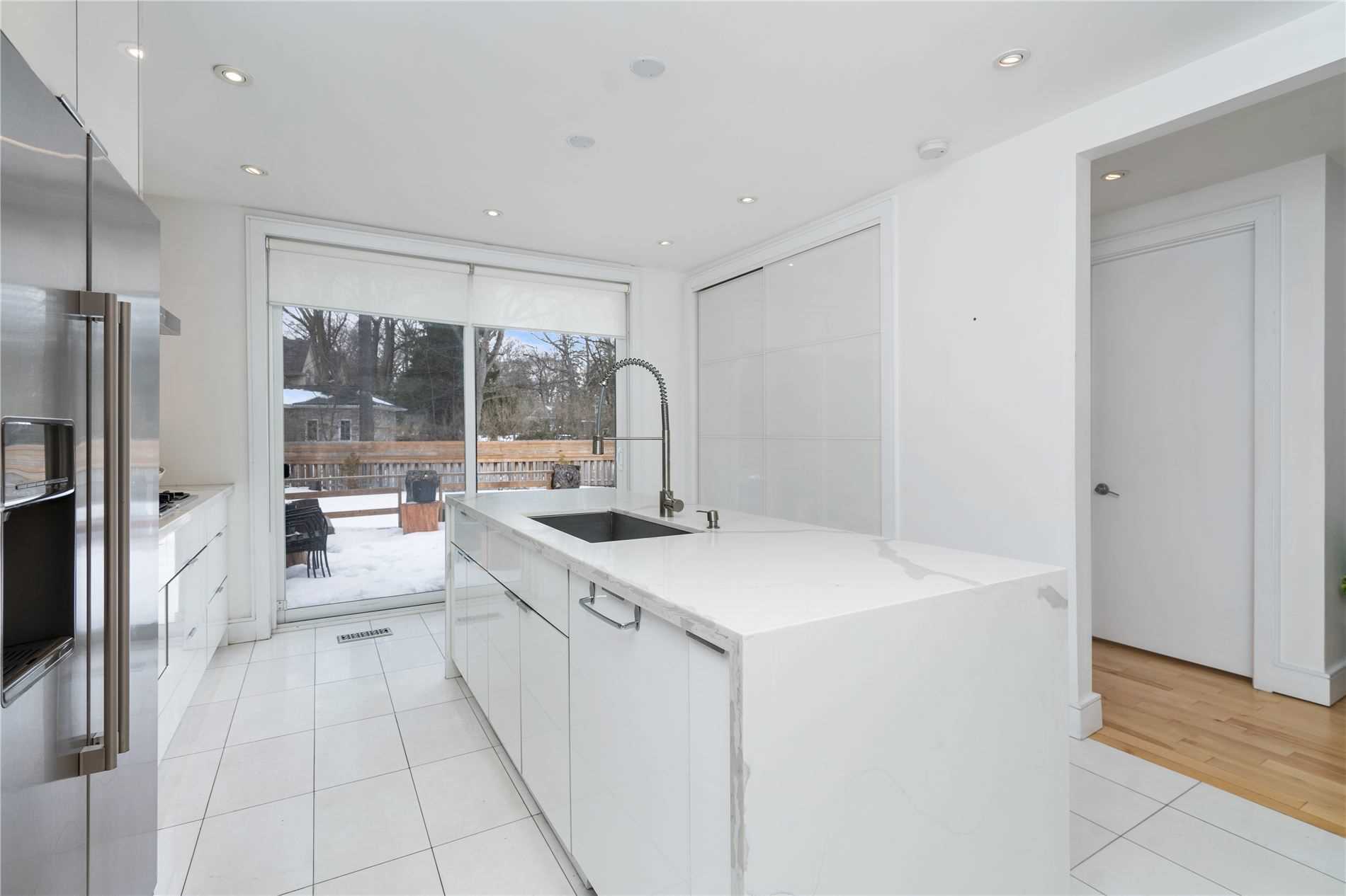 105 Mineola Rd W