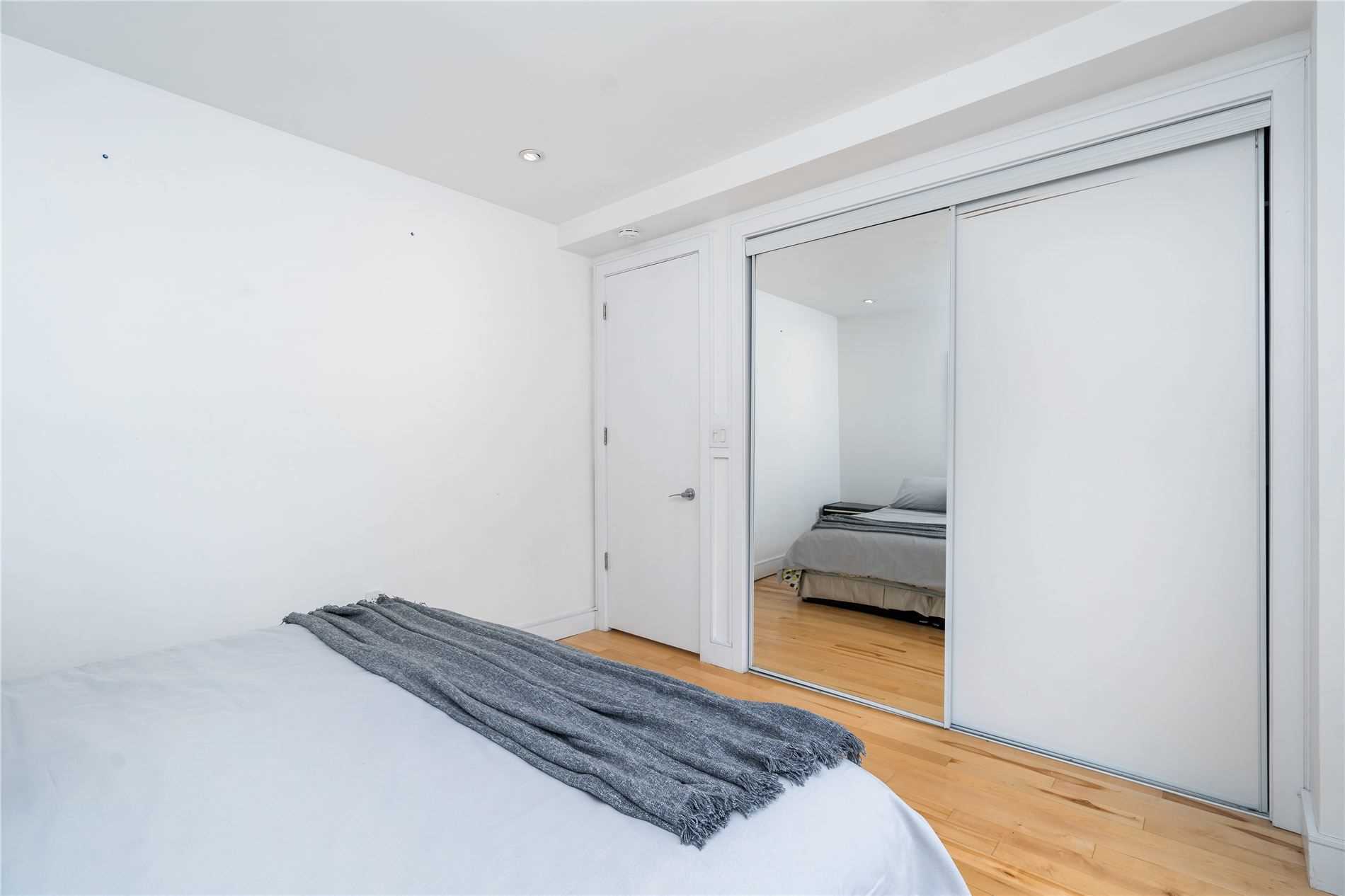 105 Mineola Rd W