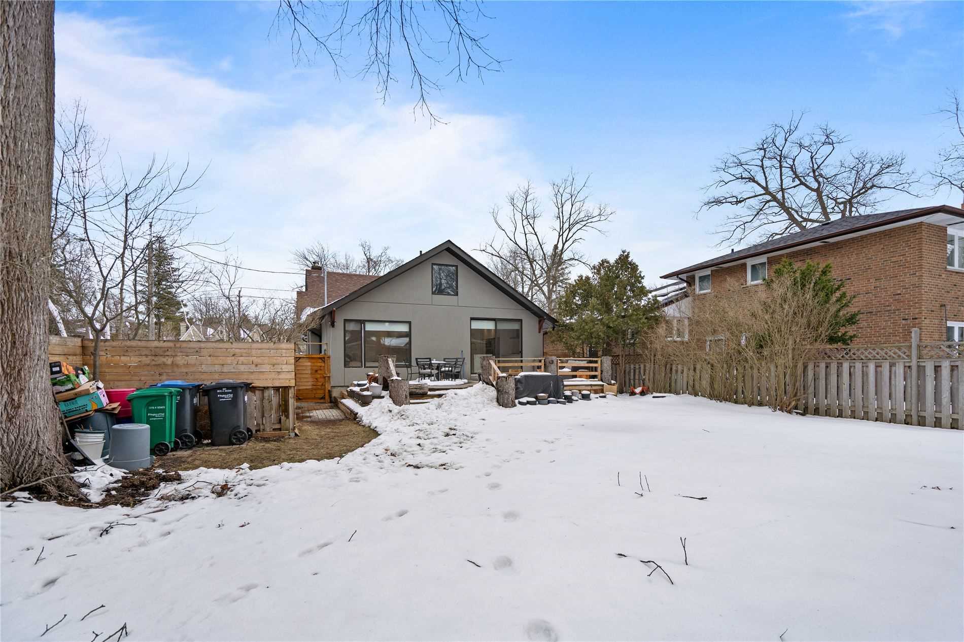 105 Mineola Rd W