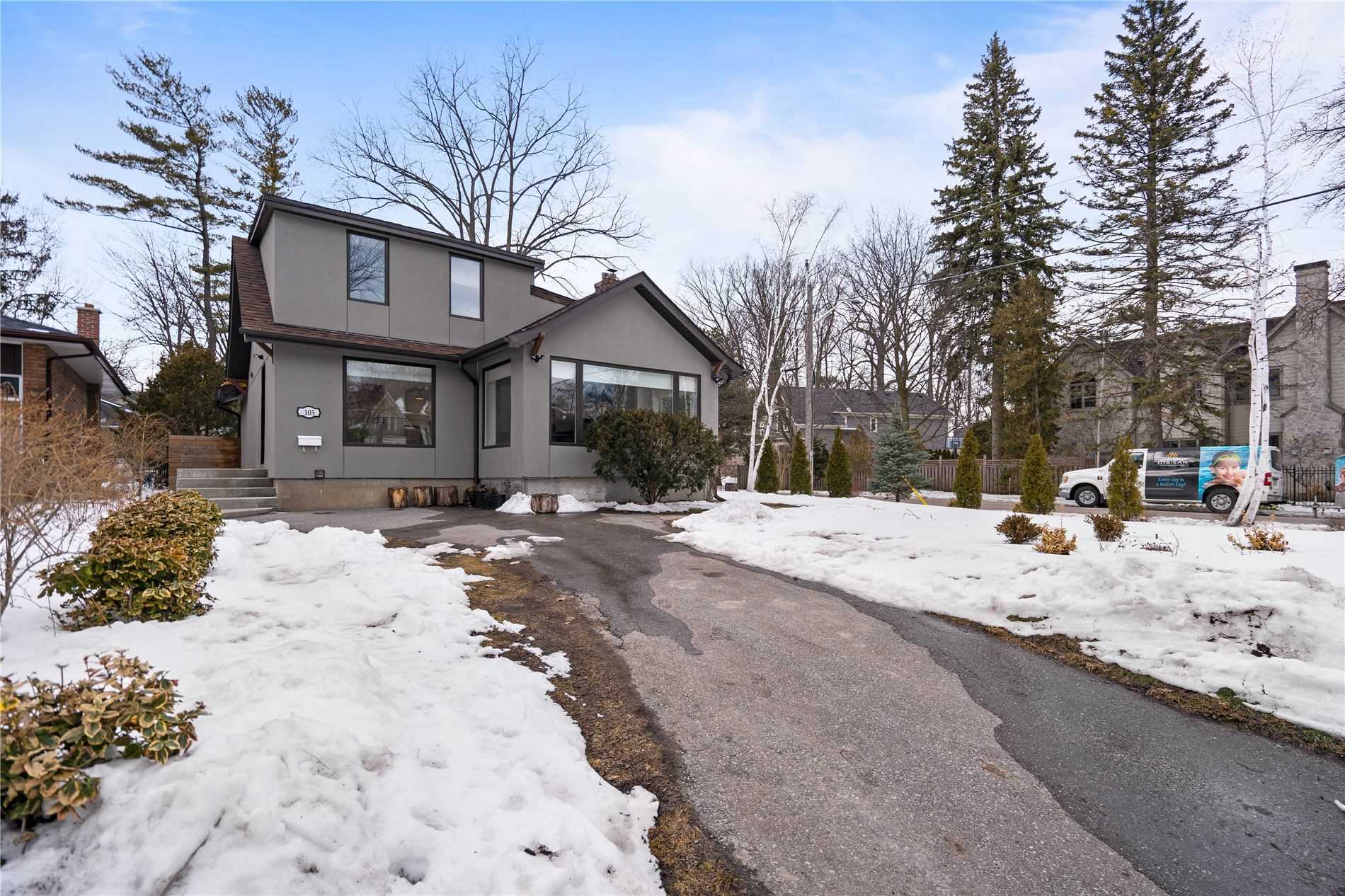 105 Mineola Rd W