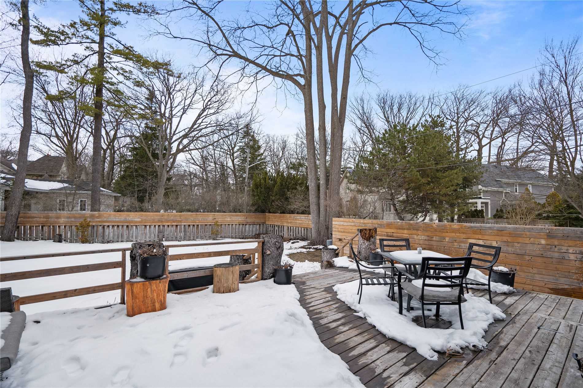 105 Mineola Rd W