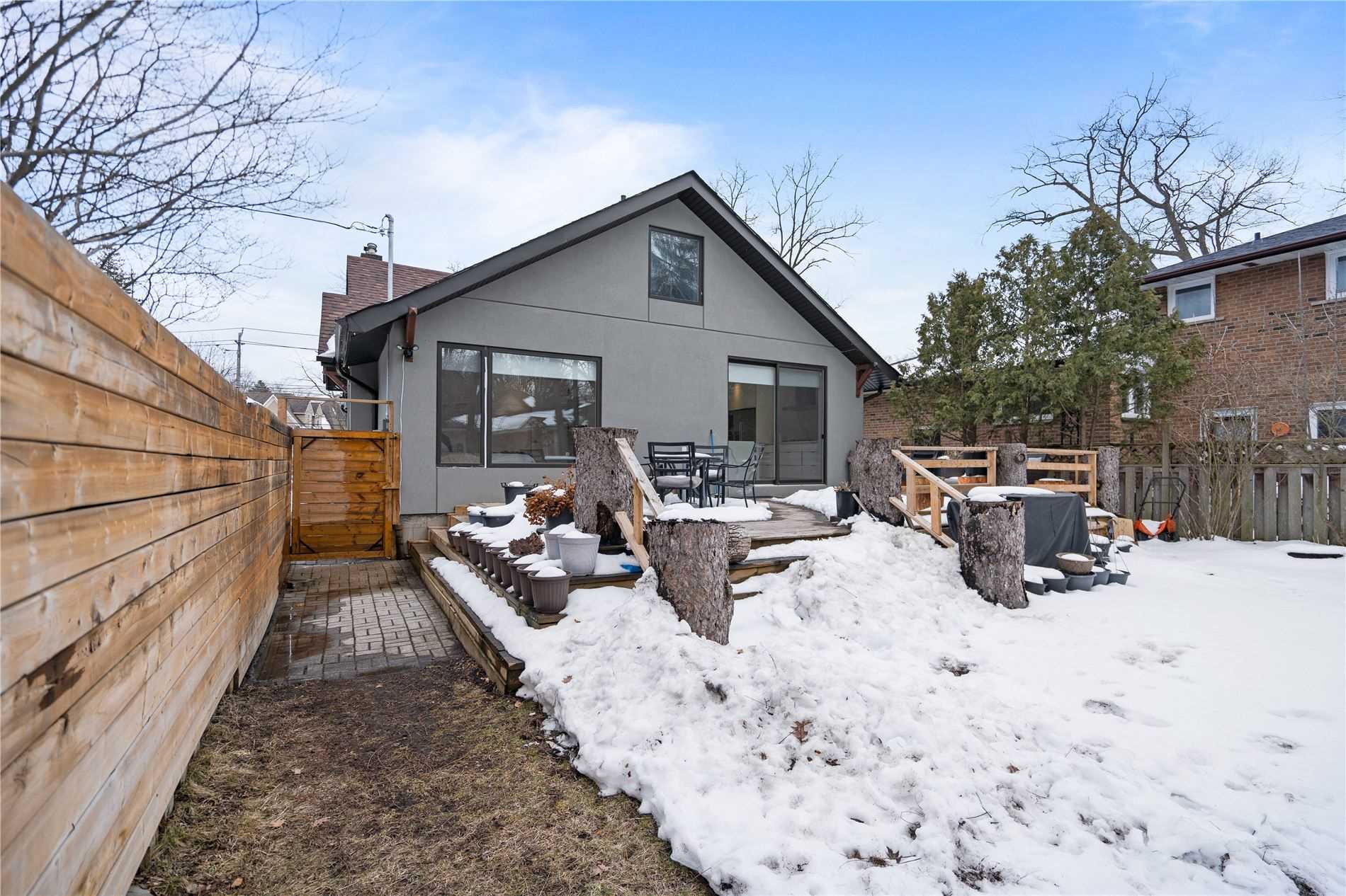 105 Mineola Rd W