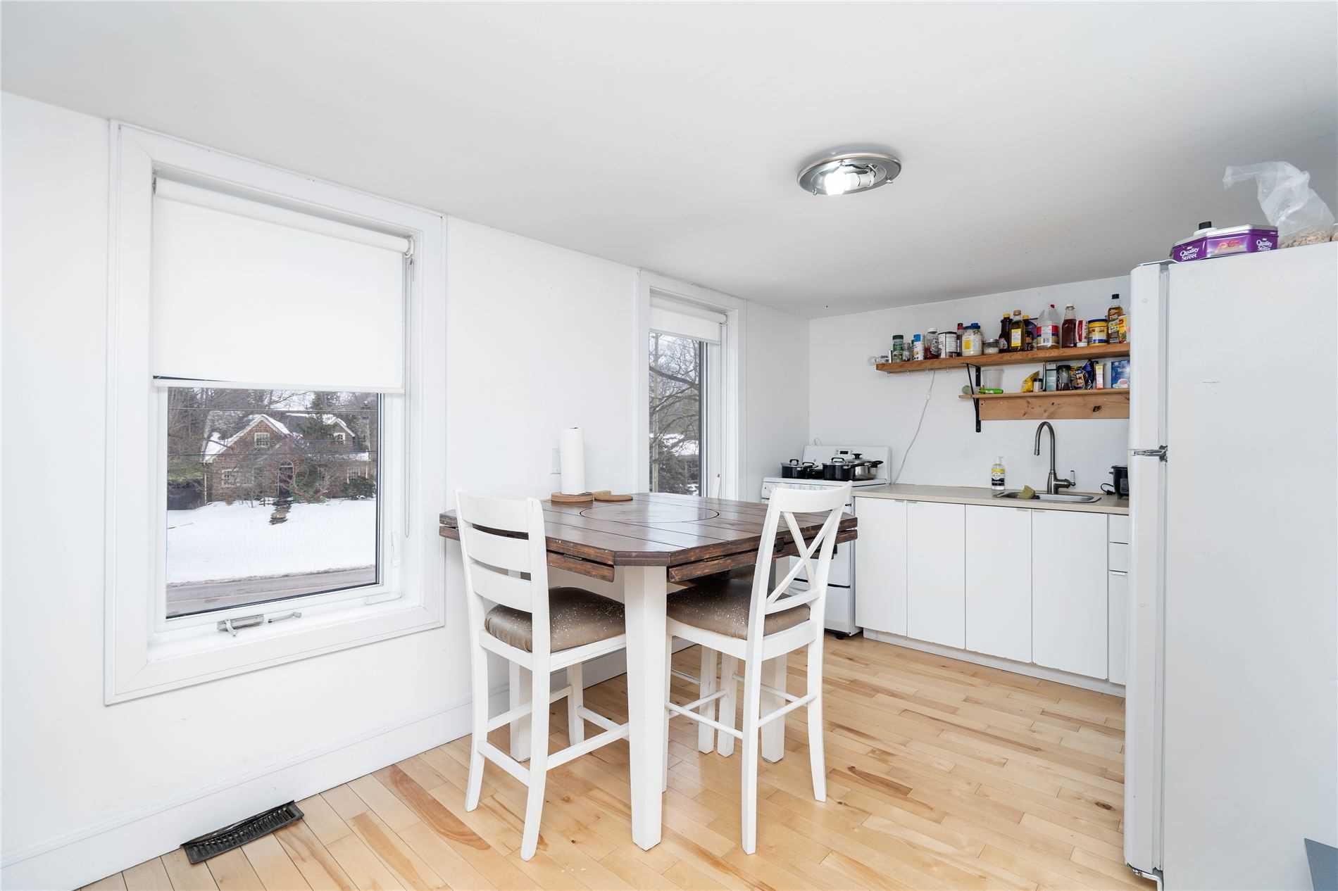 105 Mineola Rd W