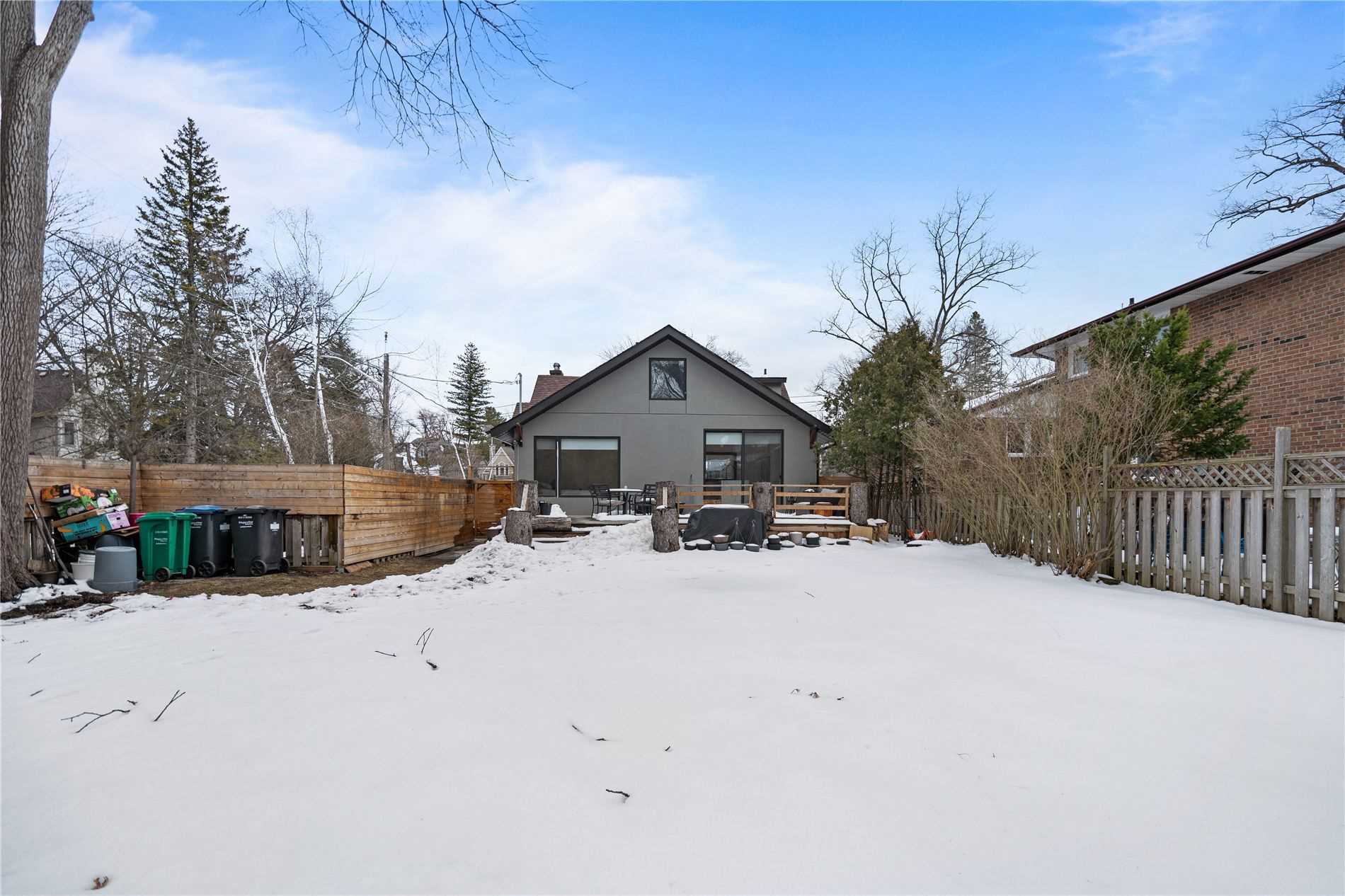 105 Mineola Rd W