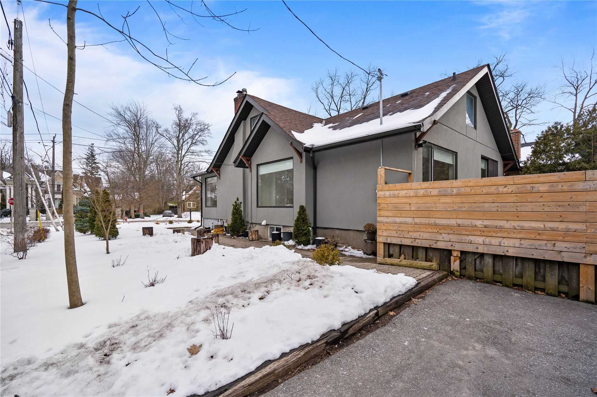 105 Mineola Rd W