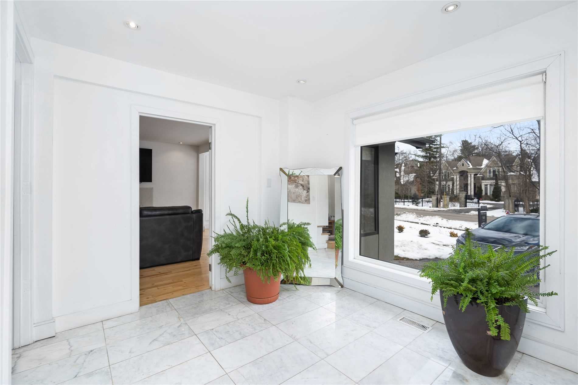 105 Mineola Rd W