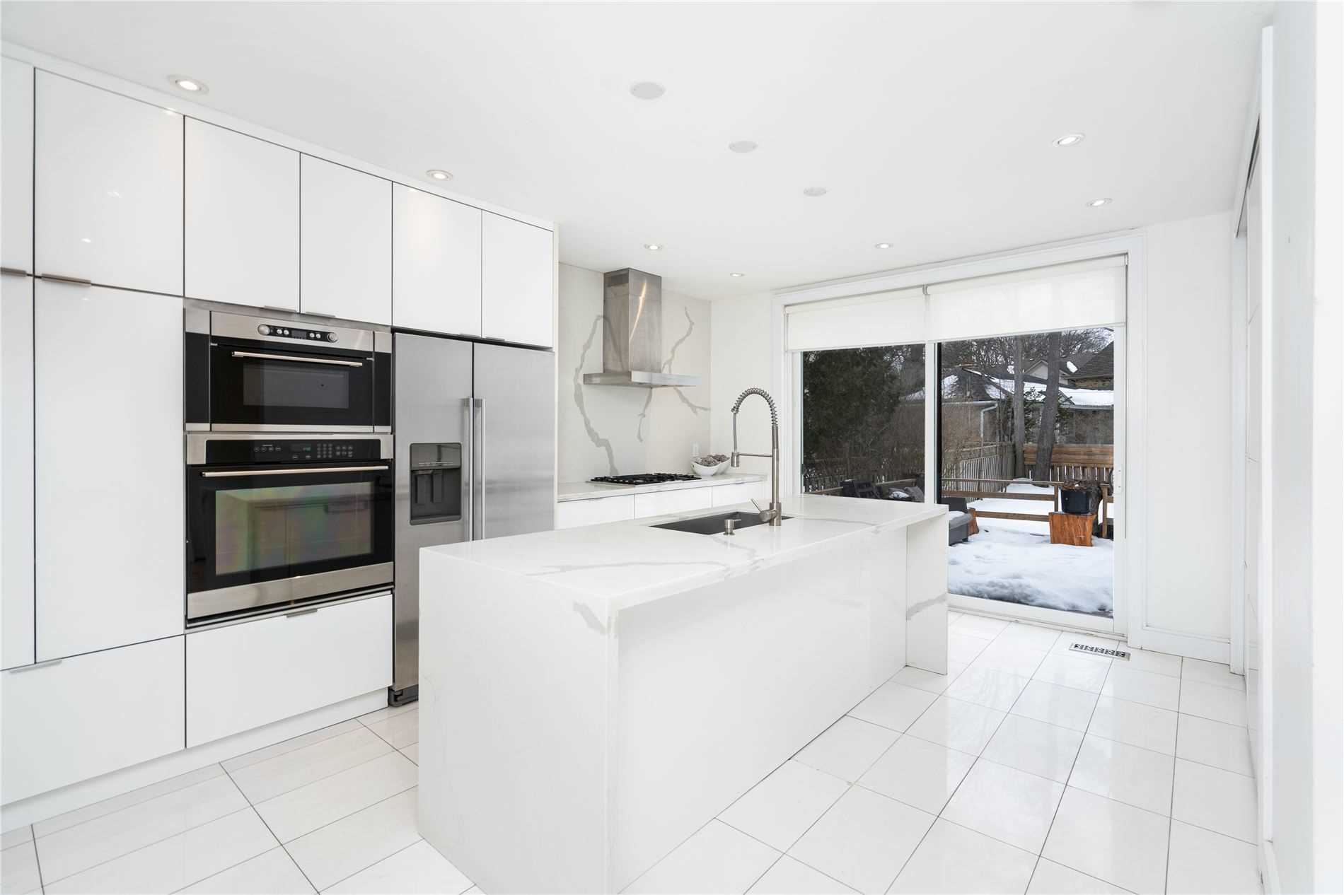 105 Mineola Rd W