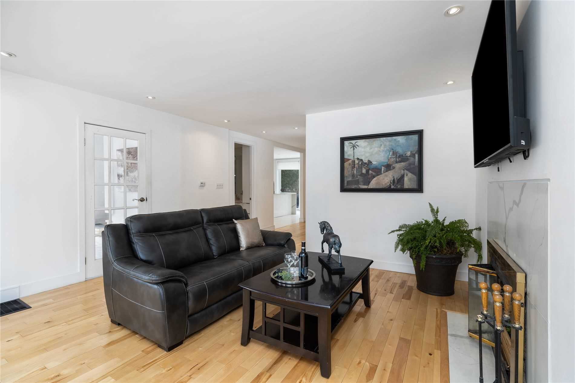 105 Mineola Rd W