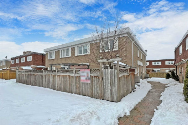 99 Town House Cres, Brampton