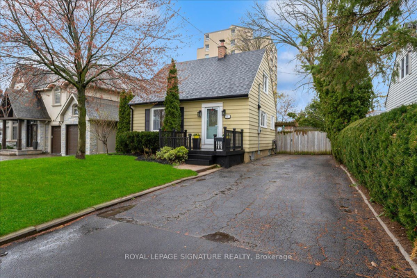 354 Queen Mary Dr, Oakville