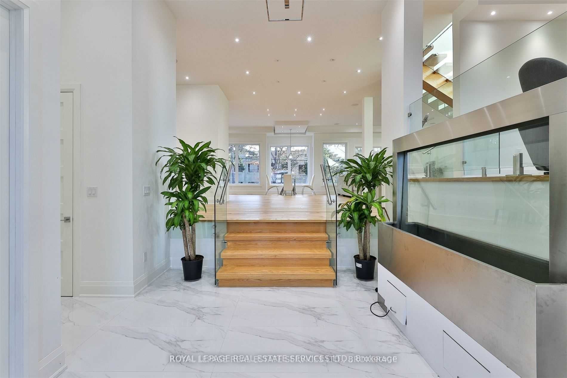 61 Dane Ave