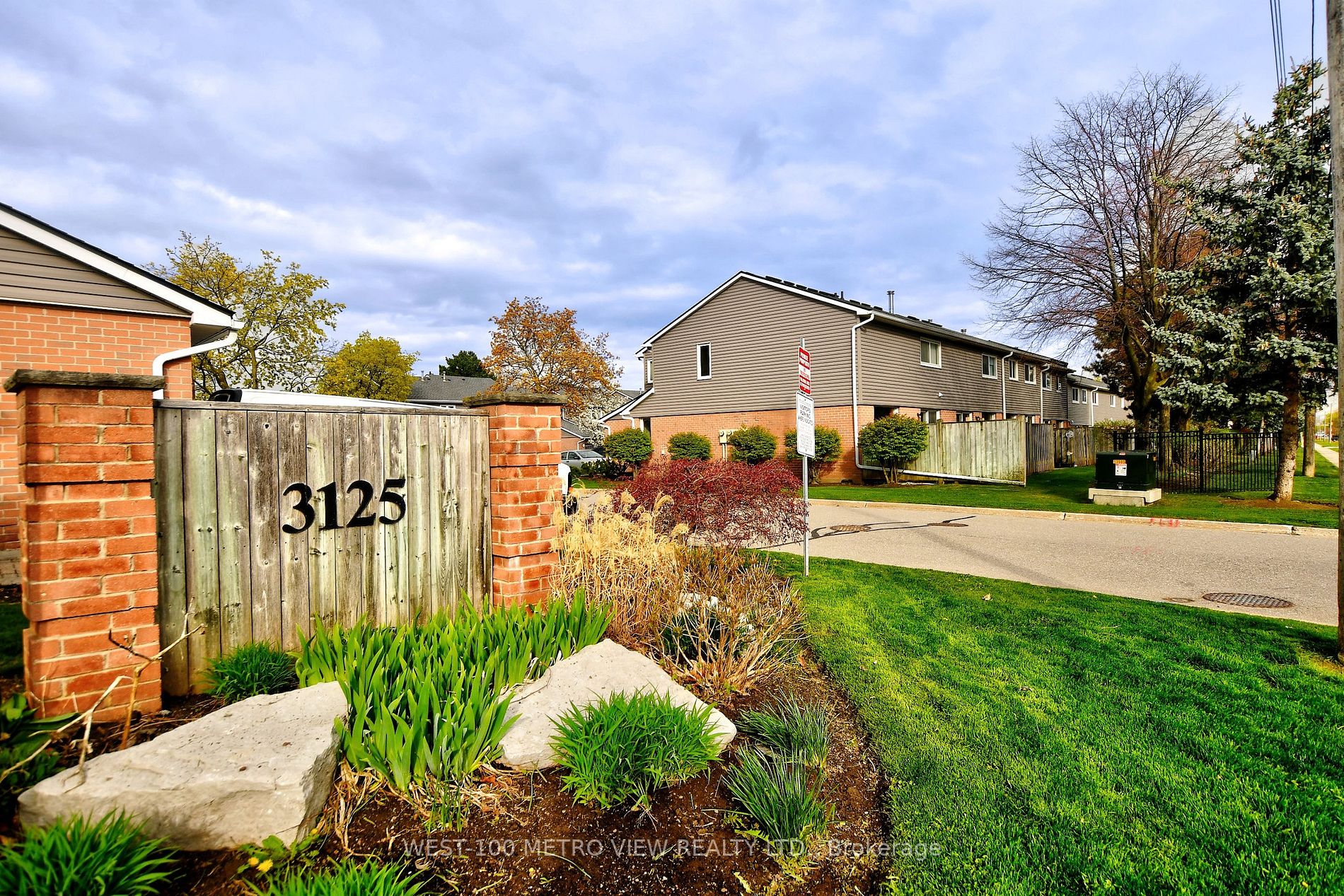 3125 Fifth Line W, ##49