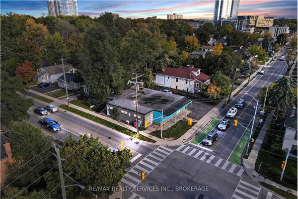 44 Centre St N, Brampton