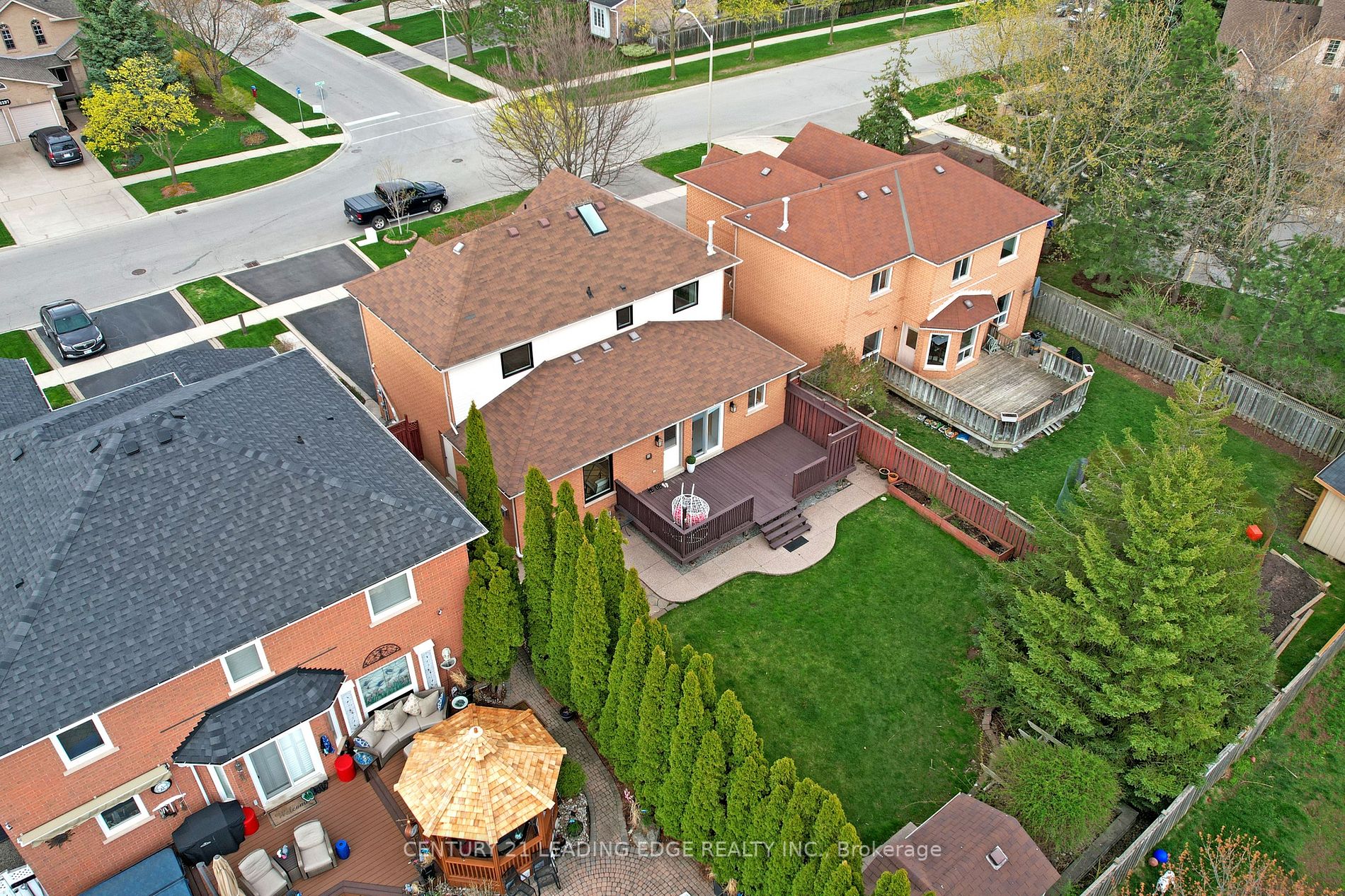 2294 Mowat Ave