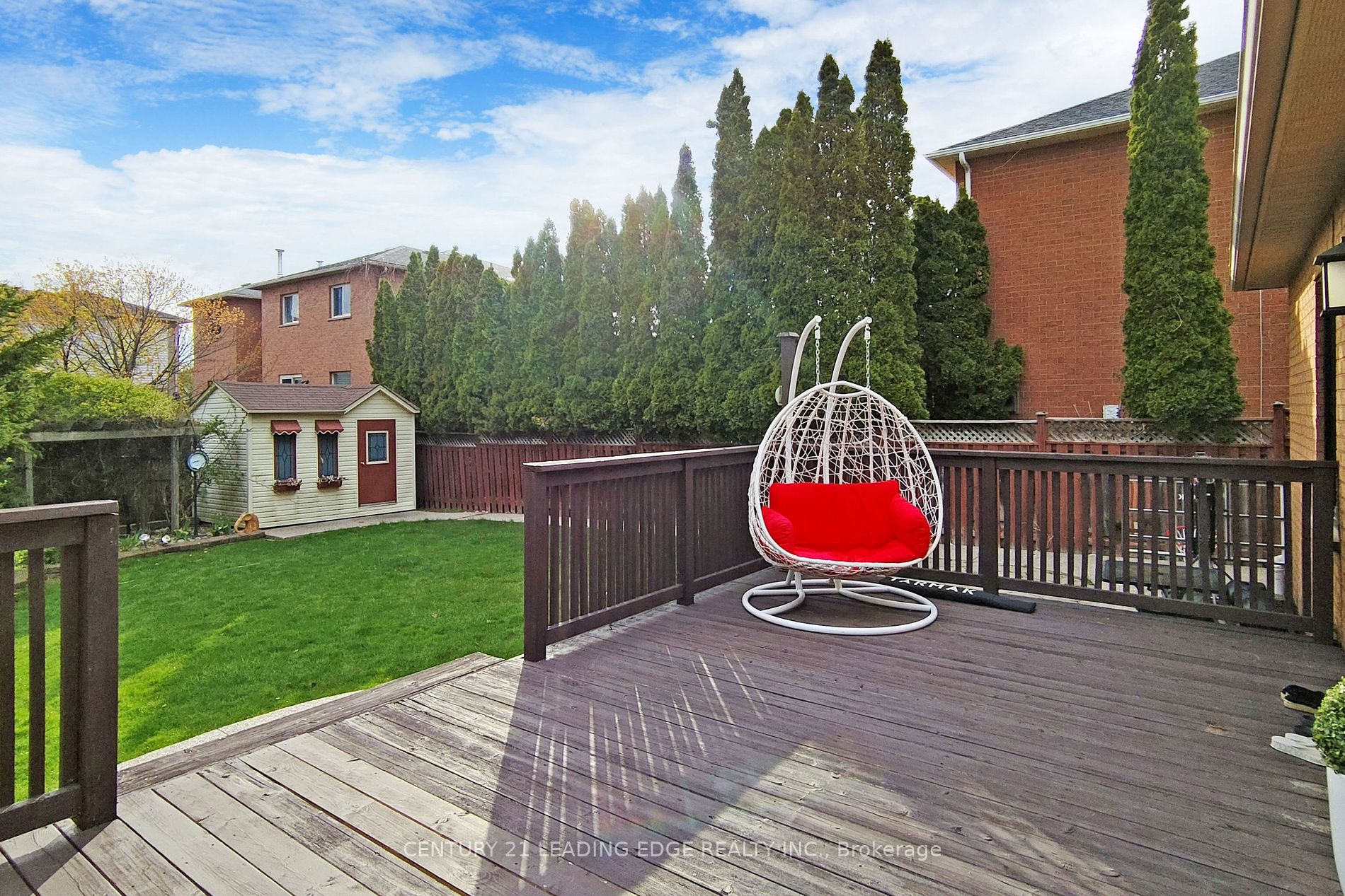 2294 Mowat Ave