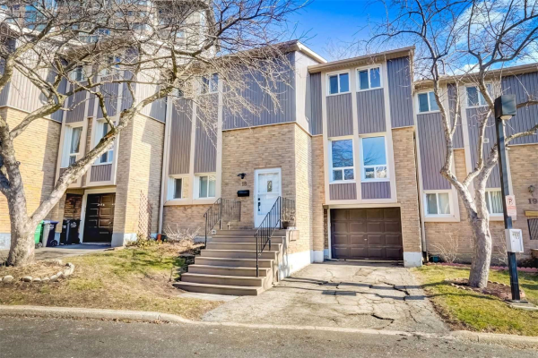 900 Dundas St W, Mississauga