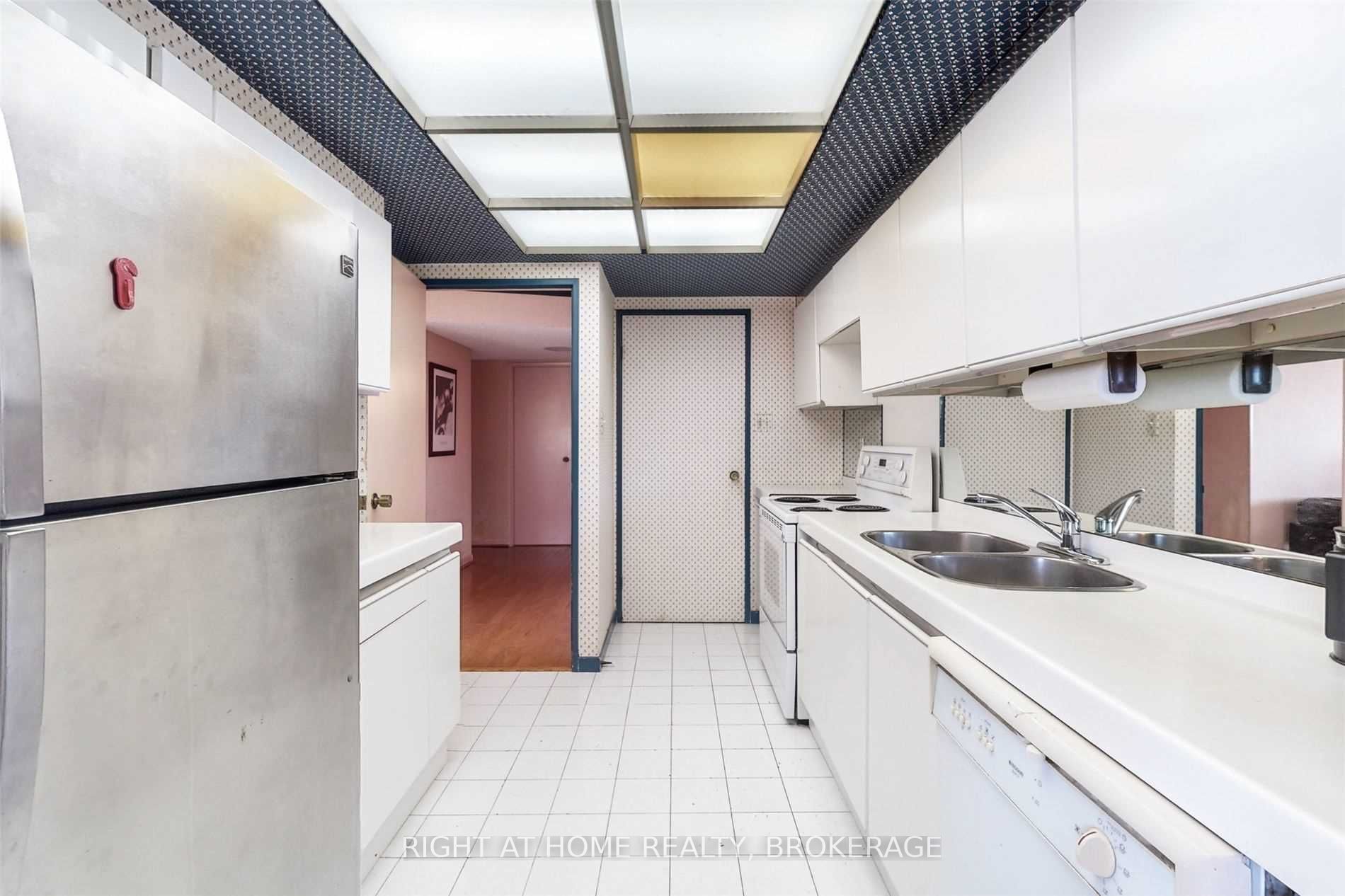 2045 Lake Shore Blvd W, #507