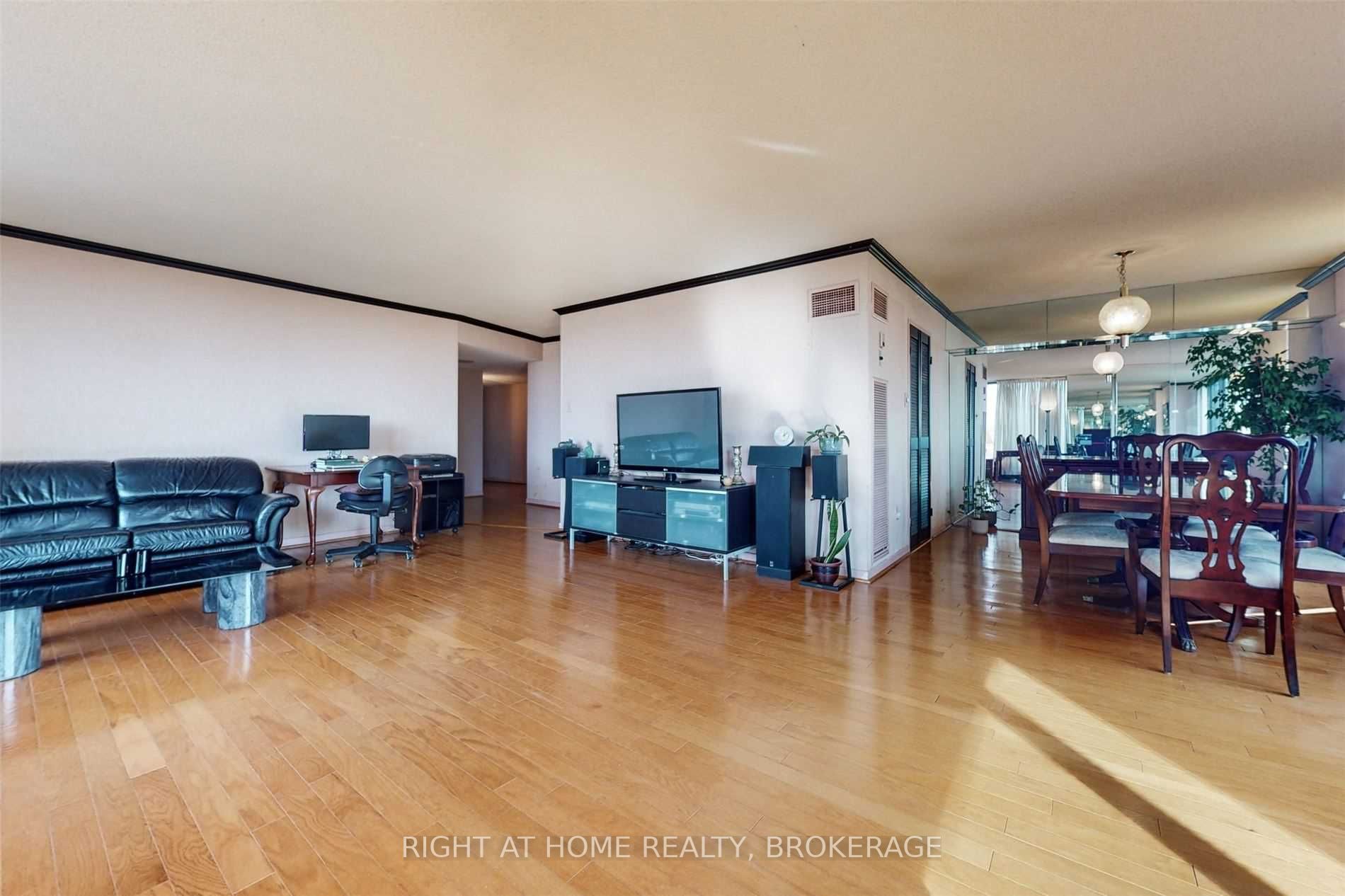 2045 Lake Shore Blvd W, #507