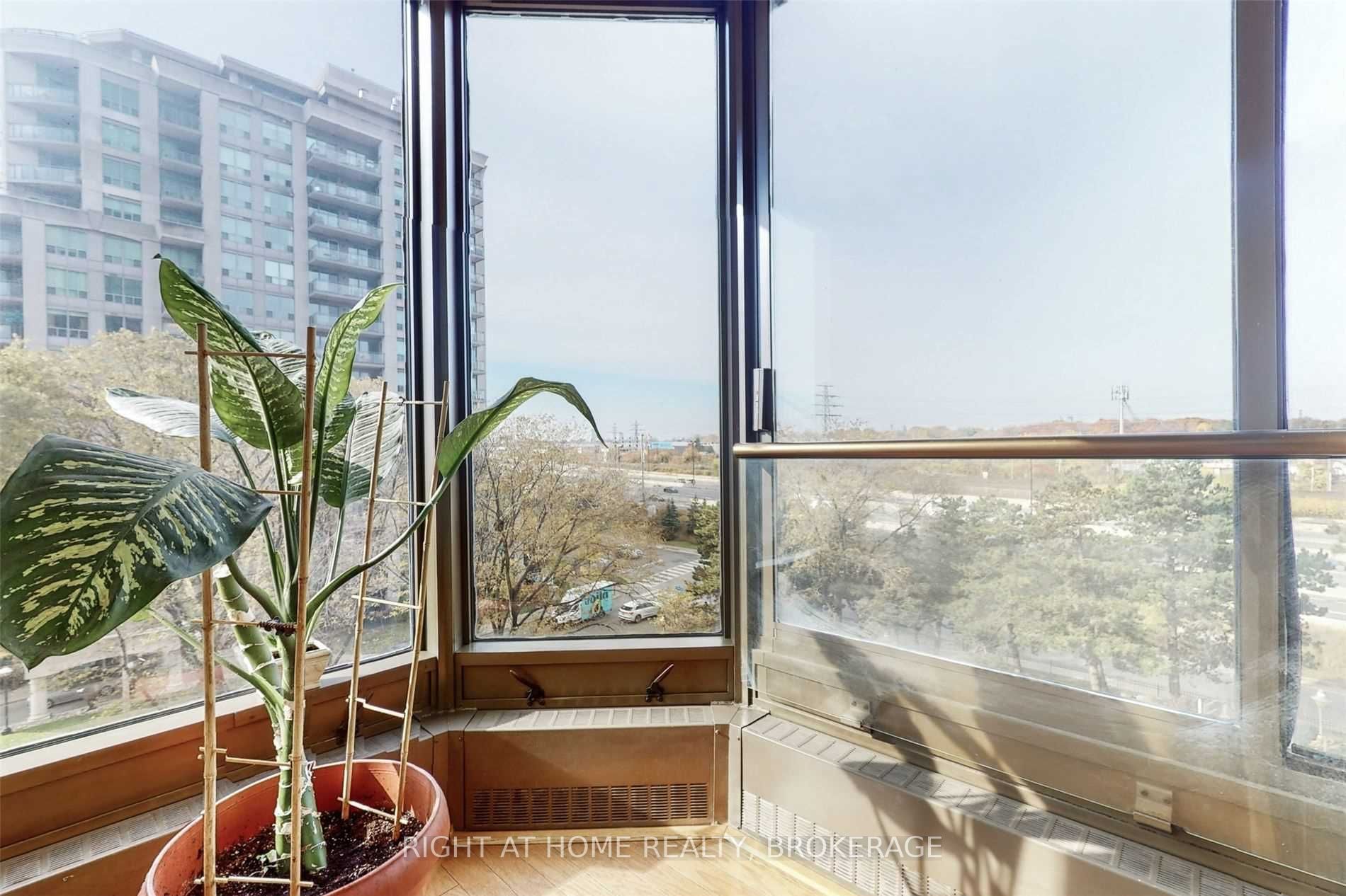 2045 Lake Shore Blvd W, #507