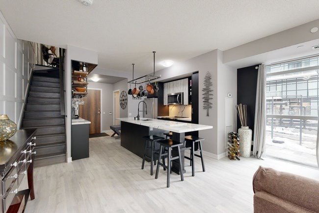 251 Manitoba St, #101