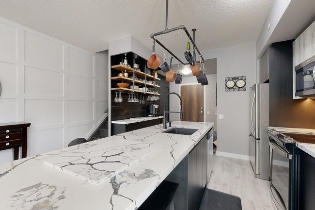 251 Manitoba St, #101