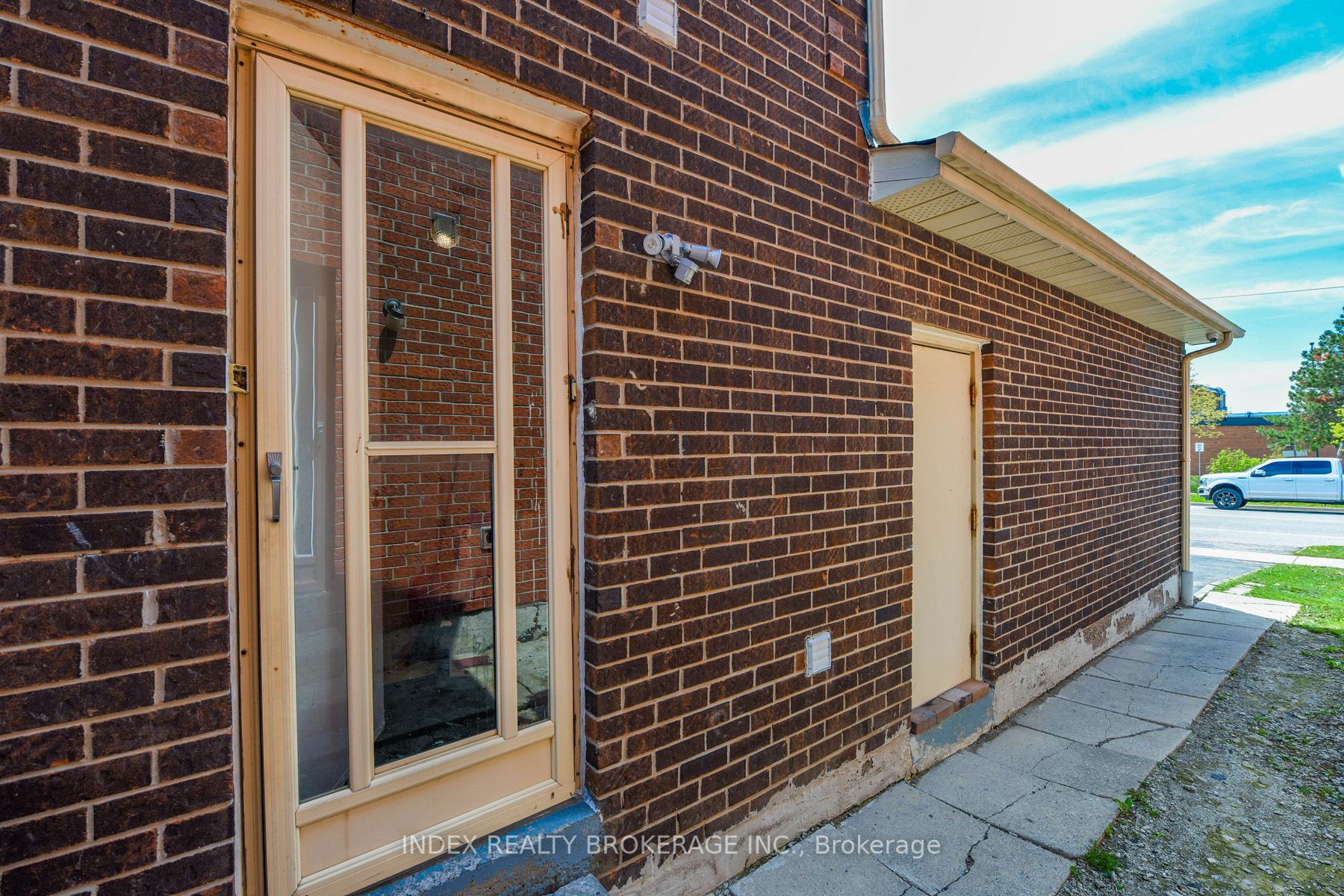 285 Conestoga Dr