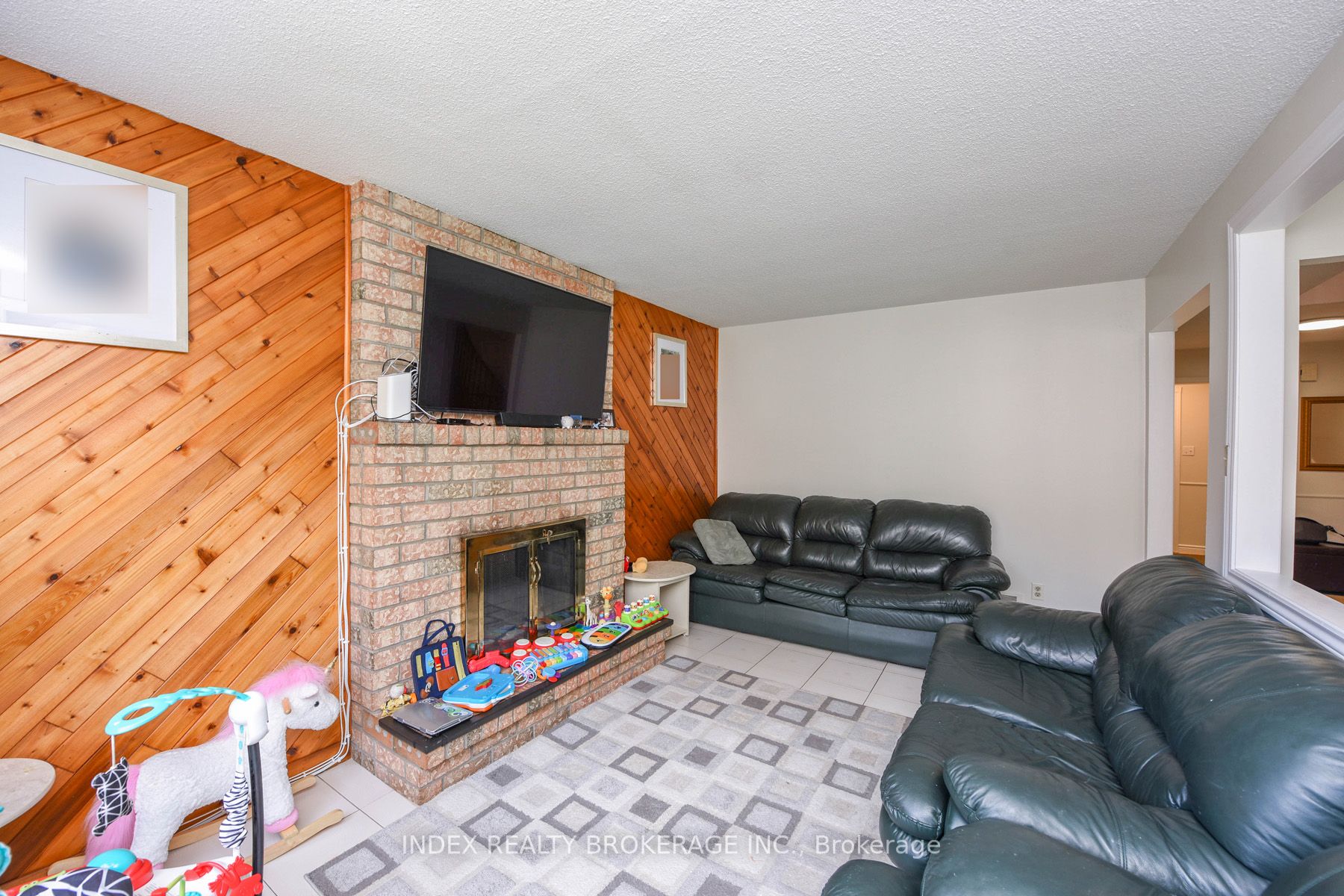 285 Conestoga Dr
