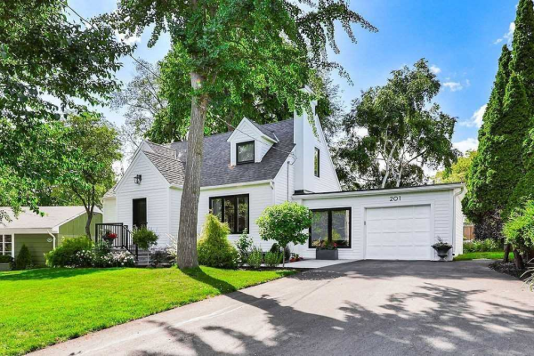 201 Lakewood Dr, Oakville