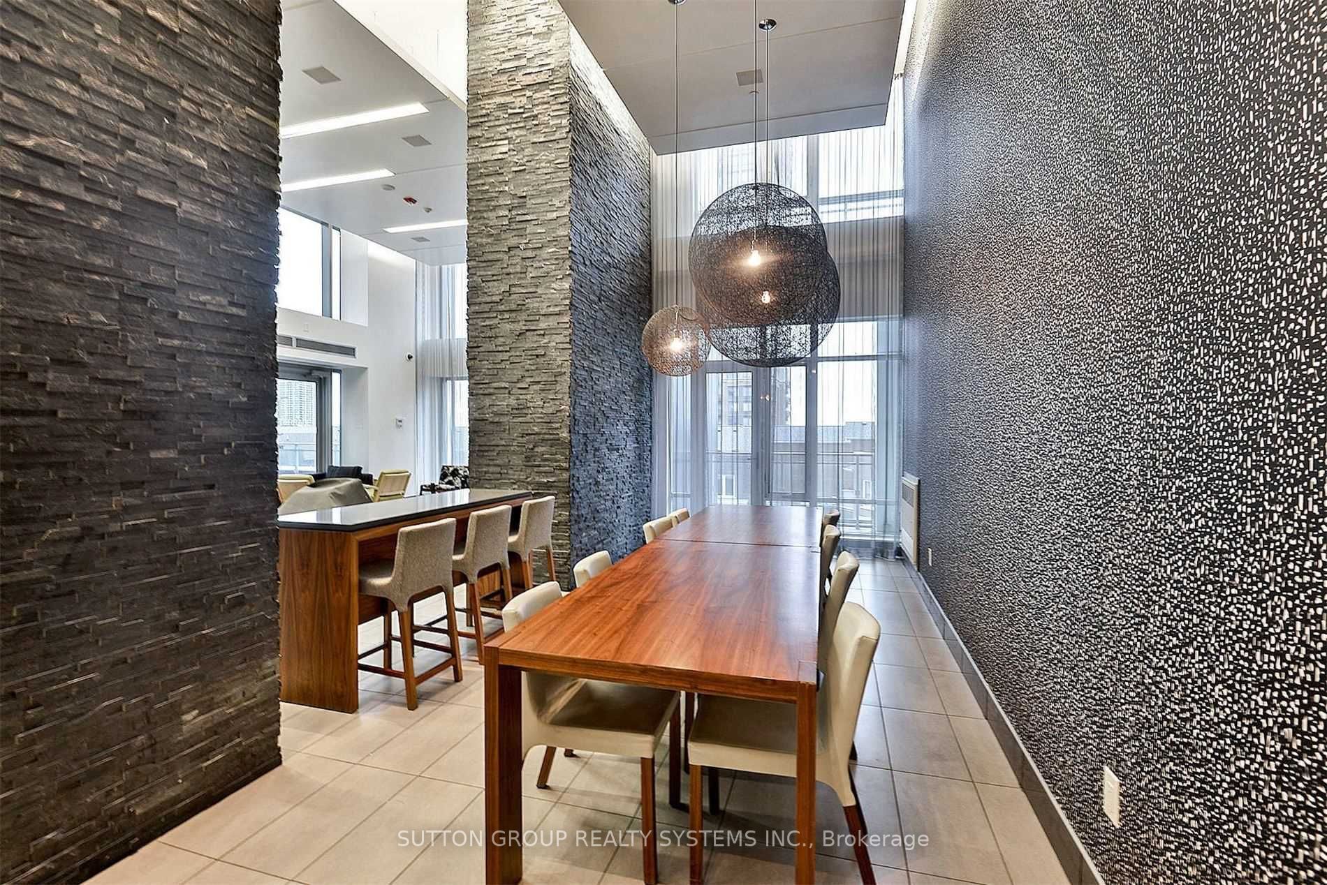 365 Prince Of Wales Dr, #505