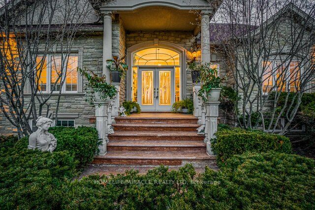 2 Abbitt Cres