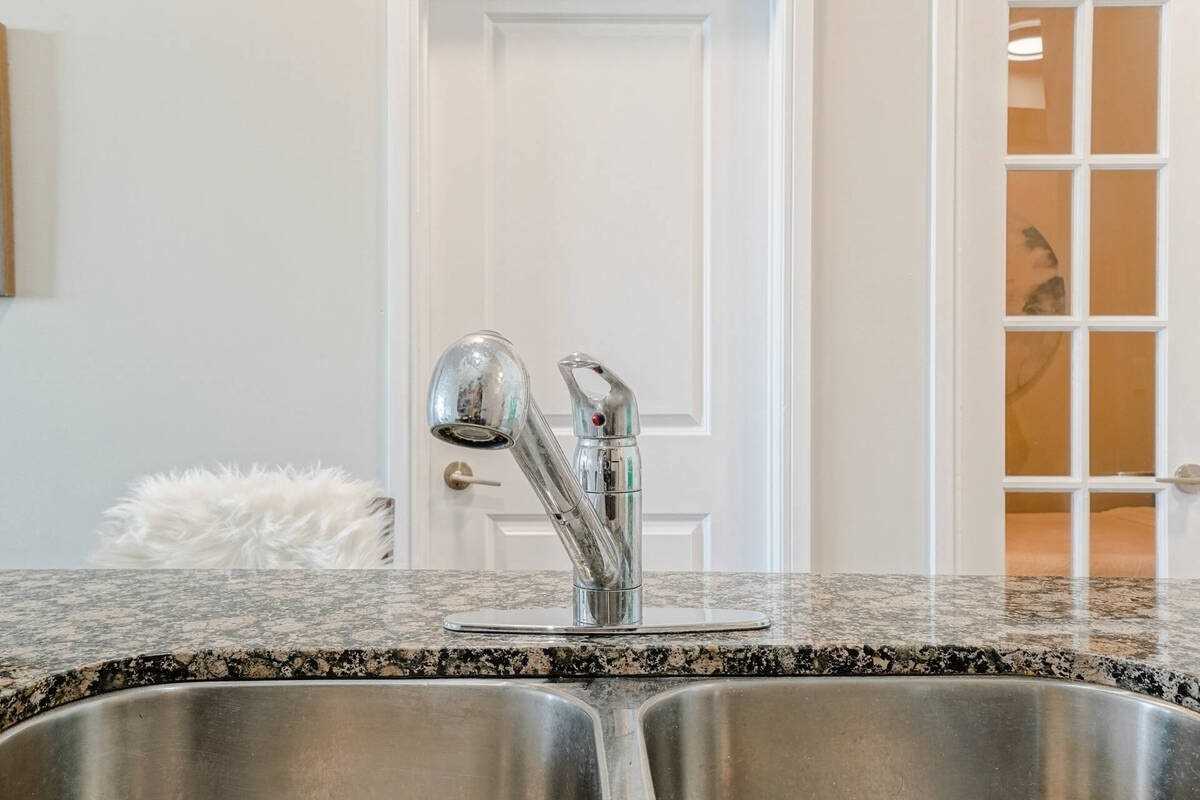 80 Absolute Avenue, #3410