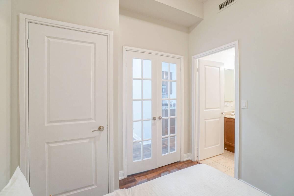 80 Absolute Avenue, #3410